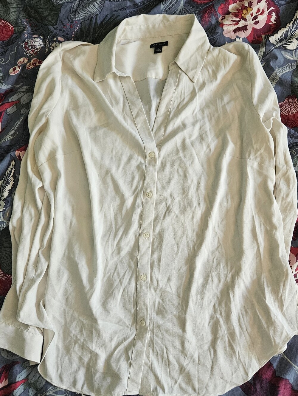 Ann Taylor Cream Button-Front Collared Blouse